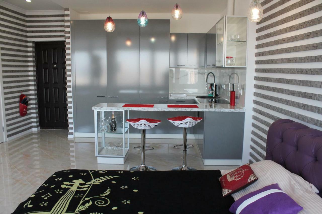 M&P Vip Appartments In Arkadia Odessa Esterno foto