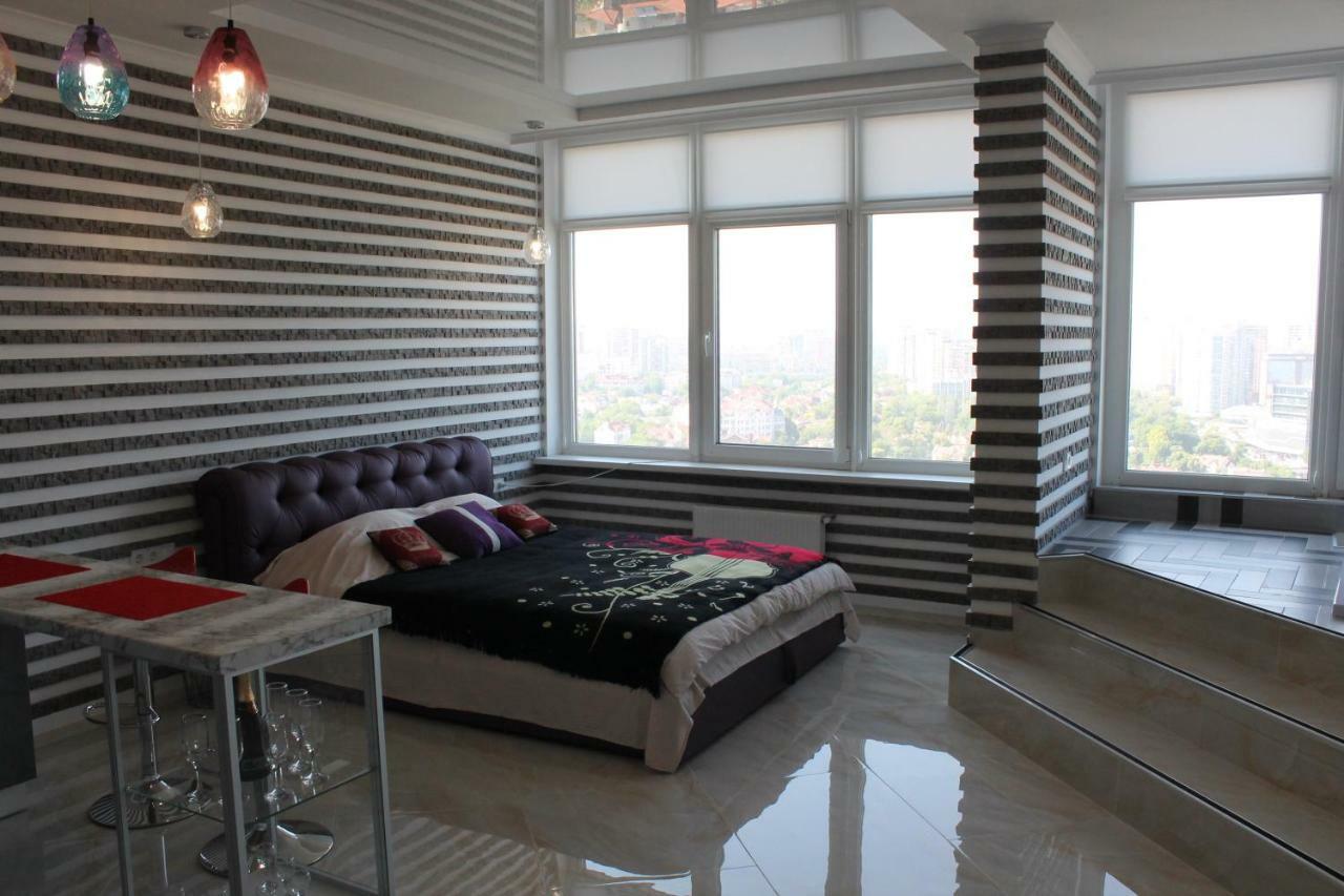 M&P Vip Appartments In Arkadia Odessa Esterno foto